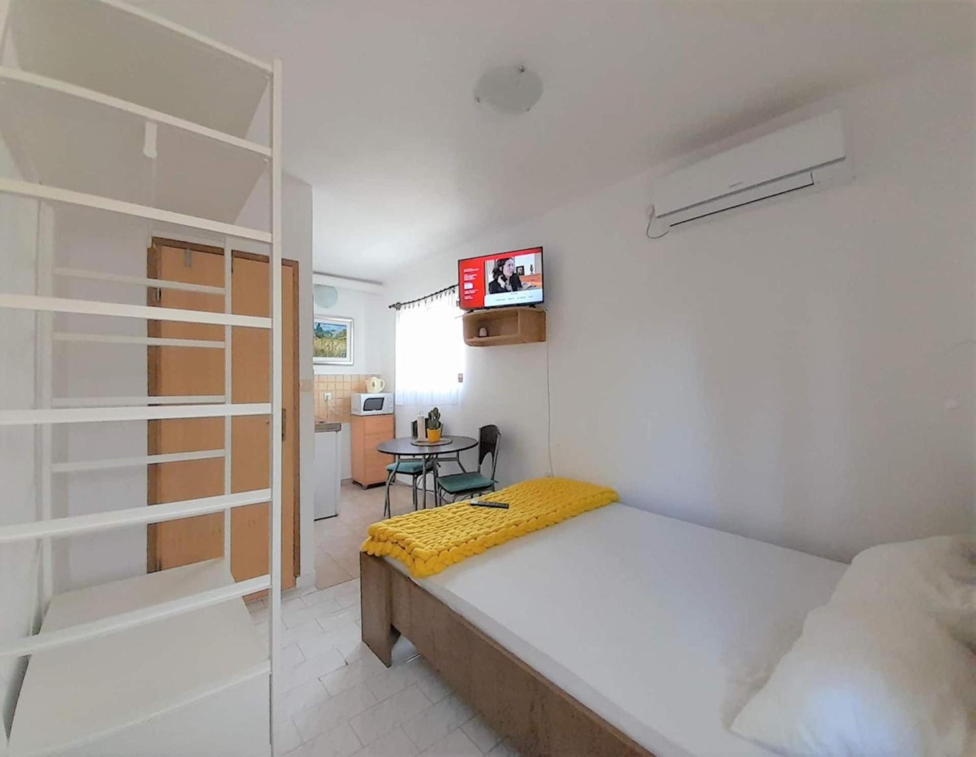 Lovely Studio Malina Close To The Beach Đảo Krk Ngoại thất bức ảnh